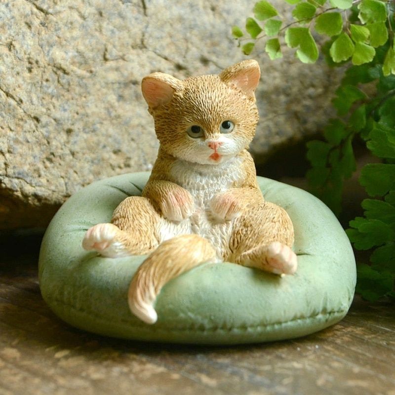 Statue de Chat sur Coussin — Édition Signature