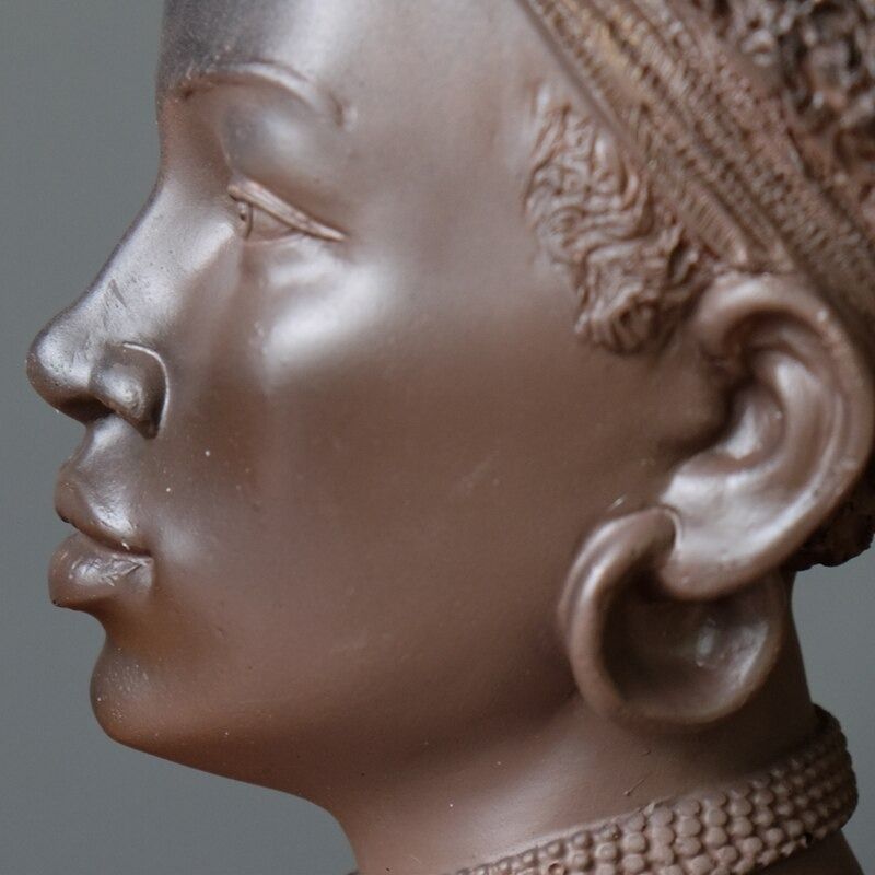 Statue Maasai – Élégante Femme Africaine