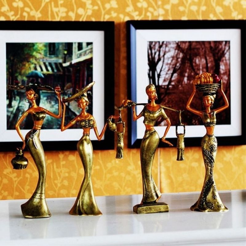 Statue Femme Africaine Élégante — Collection Signature