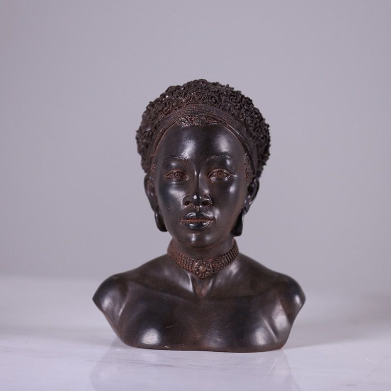 Statue Maasai – Élégante Femme Africaine