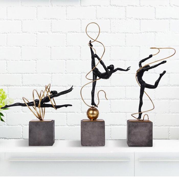La Danseuse: Statue Femme