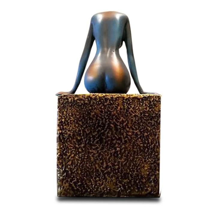 Statue: Femme qui Lit
