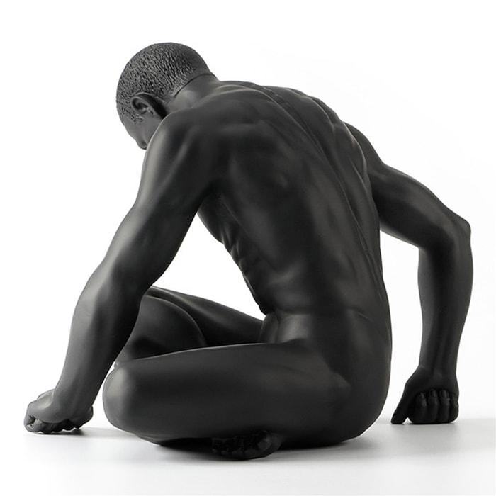 Statue de l'Homme Paresseux – Assis