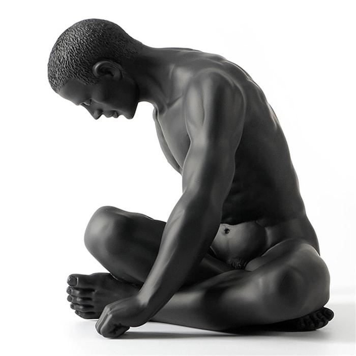 Statue de l'Homme Paresseux – Assis