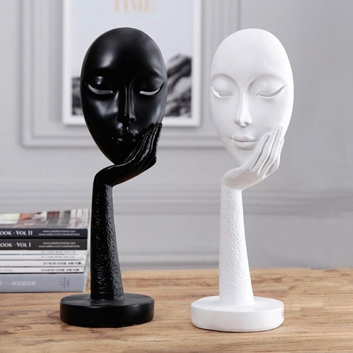 Statue Femme: Visage Spirituel