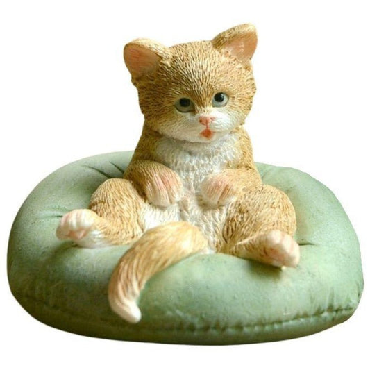statue-de-chat-sur-coussin