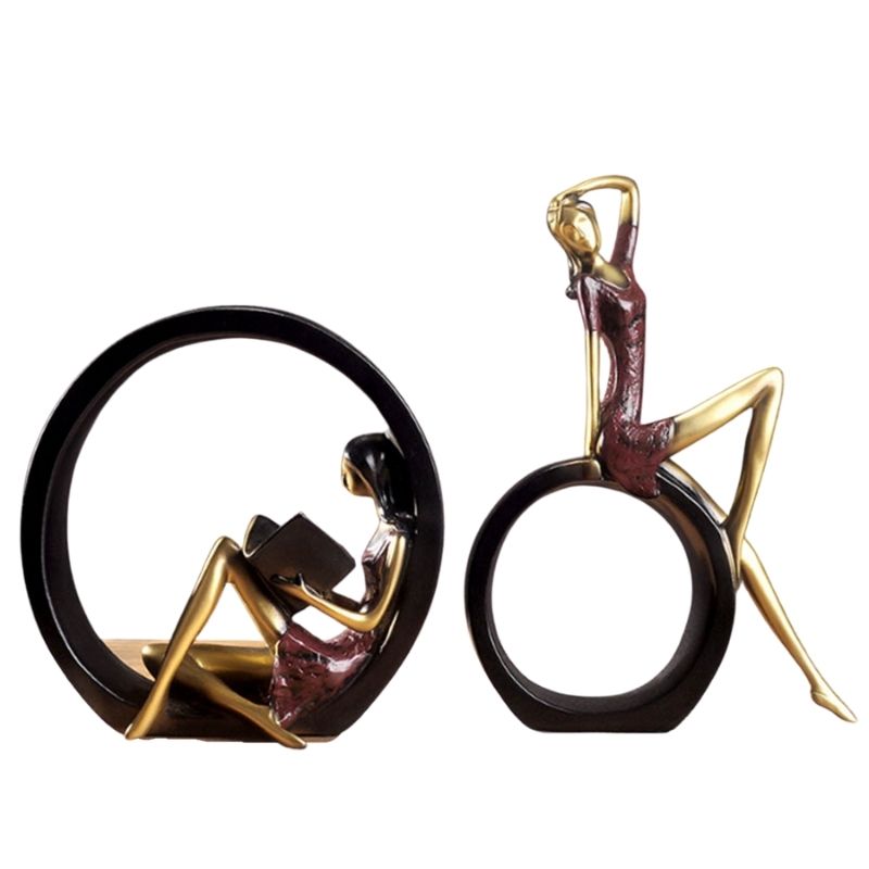 statue-femme-assise-noire