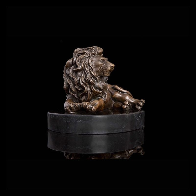 Statue Lion Bronze Assis — Édition Signature