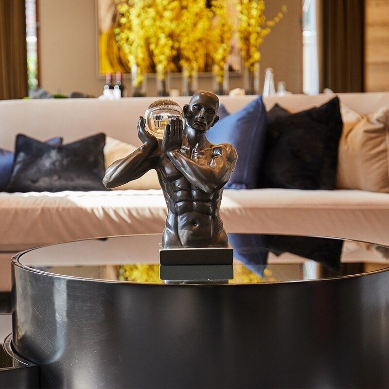 Statue en Résine – Homme Noir (Édition Premium)