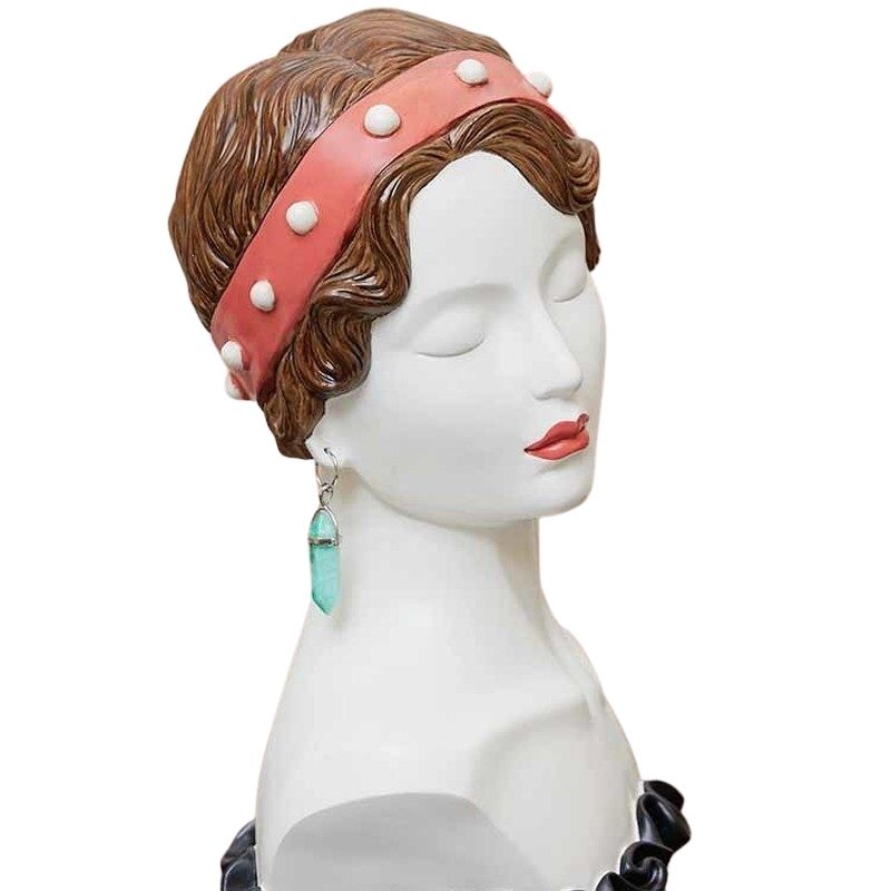 Statue Femme Vintage – Édition Signature
