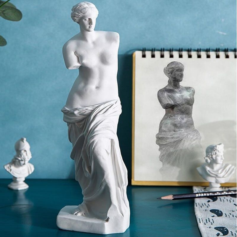 Statue grecque blanche — Élégance antique