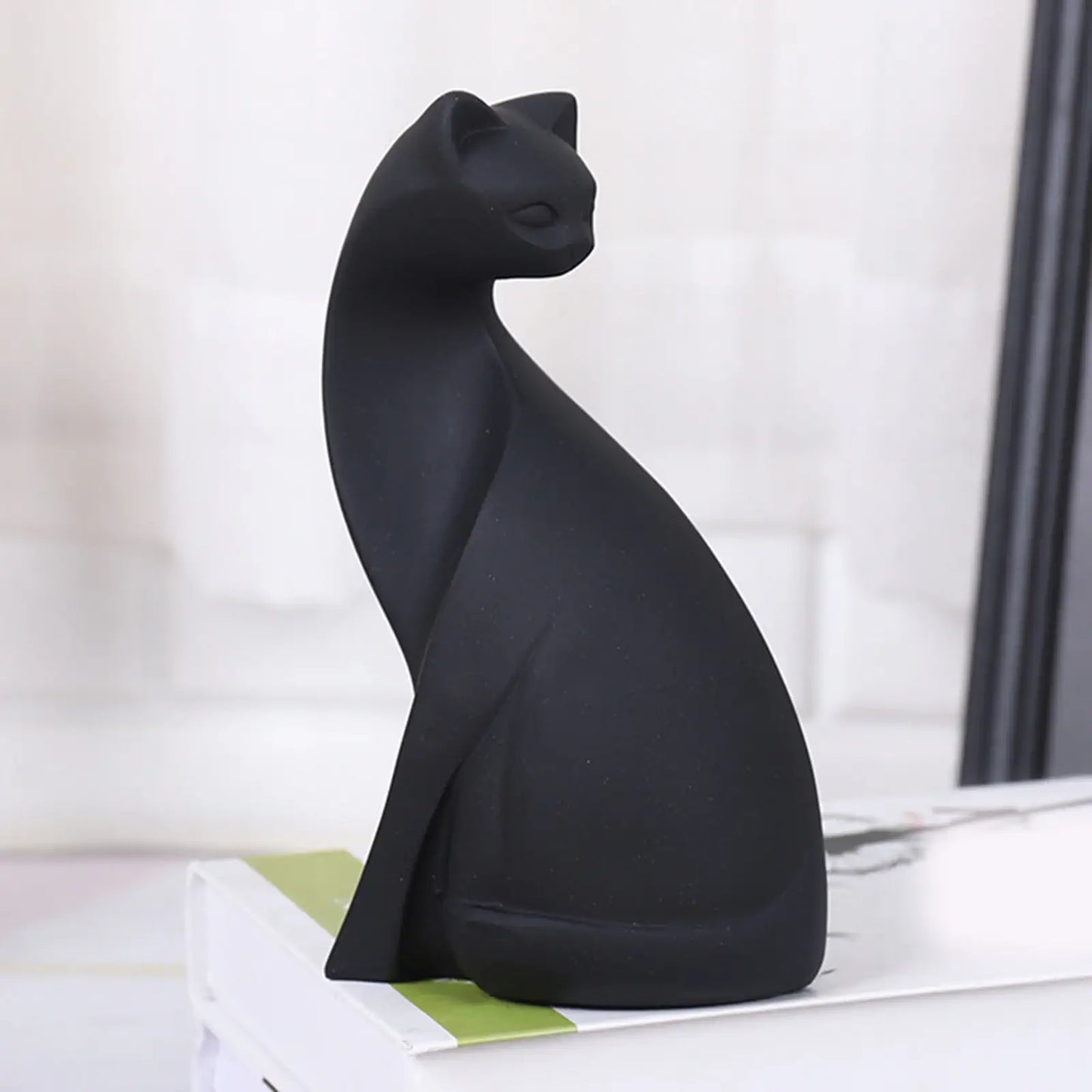 Statue Chat en Résine Noir et Blanc — Collection Signature