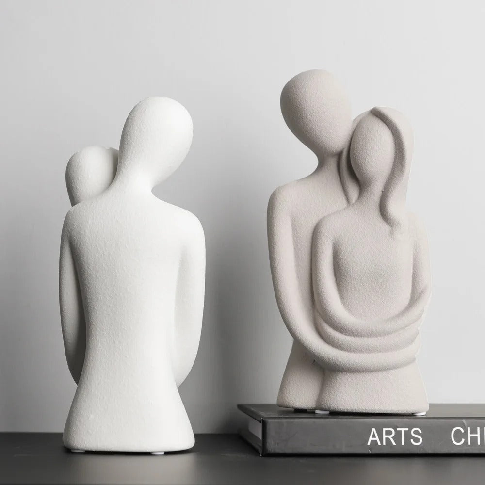 Statue en céramique du couple enlacé — Édition Signature