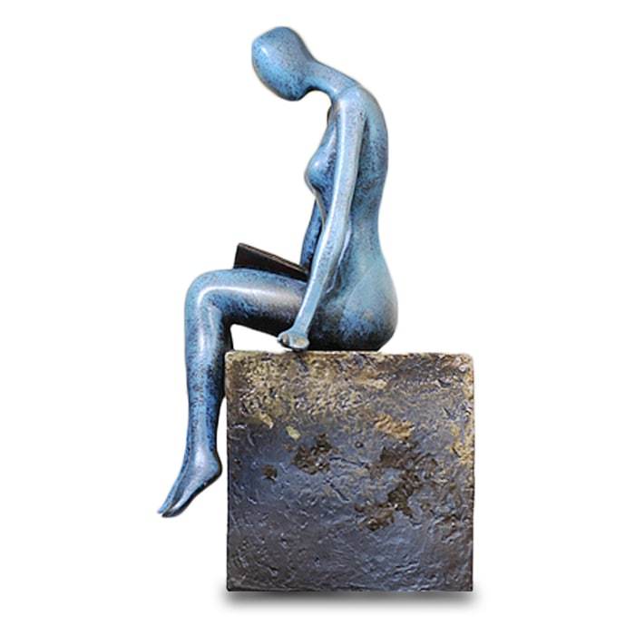 Statue: Femme qui Lit