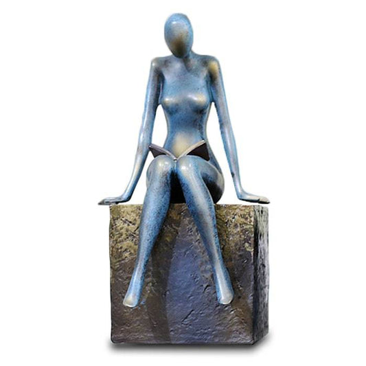 statue-femme-qui-lit