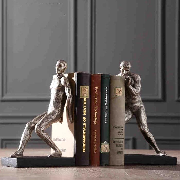 Statue Homme-Serre-Livre