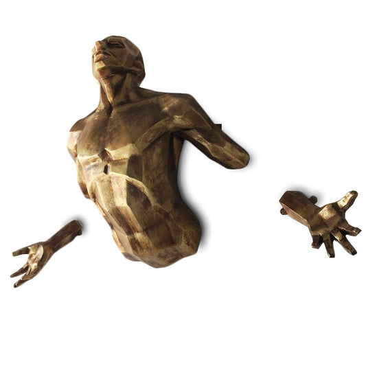 statue-homme-qui-sort-du-mur