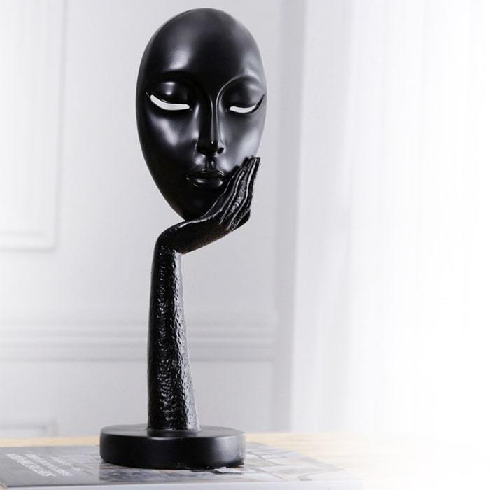 Statue Femme: Visage Spirituel